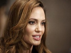 Ban Mobil Meledak, Angelina Jolie Selamat