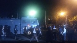 Demo Mahasiswa di Jl Diponegoro Ricuh, Polisi Tembakkan Water Cannon