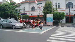 Ketika Zebra Cross Perempatan Jadi Panggung Seniman Yogyakarta