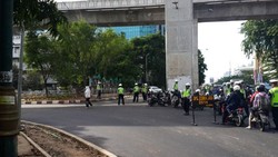 Banyak Polisi Berjaga-jaga di Jalanan, Pelanggar Lalu Lintas Ditilangi