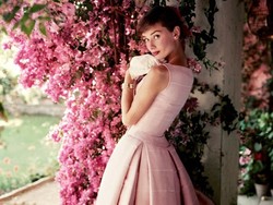 Foto-foto Audrey Hepburn Dipamerkan di London