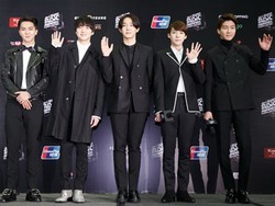 WINNER Menang Piala Best New Artist di MAMA 2014