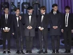 Unggul dari Super Junior, EXO Raih Piala Best Male Group di MAMA 2014