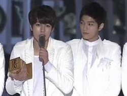 Infinite Menang Best Dance Performance Male Group Award di MAMA 2014