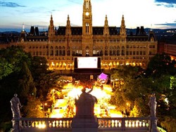 Menyimak Lokasi-lokasi Layar Tancap Unik dan Asyik di Eropa