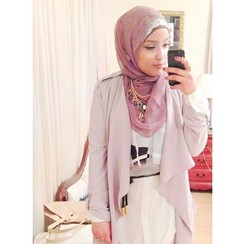 Hijab Style: Tips Berbusana di Musim Hujan untuk ke Kantor Ala Sarah Youssef