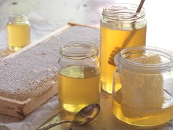 Agar Tak Salah Beli, Kenali Ciri-ciri Madu Murni Berkualitas Tinggi