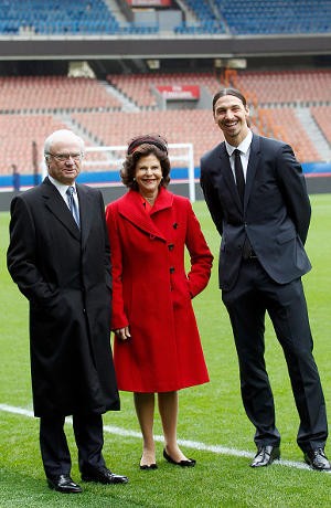 Ibrahimovic Ajak Raja & Ratu Swedia Keliling Parc des Princes
