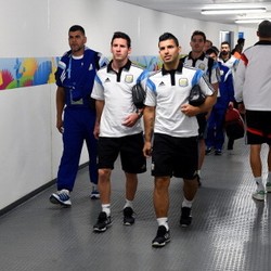 Aguero Bakal Bujuk Messi Gabung City