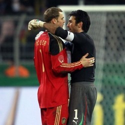 Buffon: Peluang Neuer Raih Ballon dOr Tipis