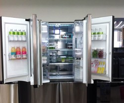 LG Rilis Kulkas dengan Pintu Berlapis