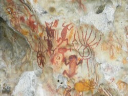 Tak Hanya Lukisan Mirip Alien, Ada Manusia Kangkang di Bebatuan di Papua Barat