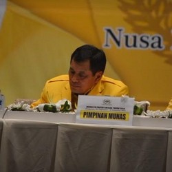 Ngaku Striker, Nurdin Halid Kini Jadi Waketum Golkar