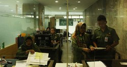 Rupa-rupa Alasan yang Buat Perempuan Kukuh Tolak Pemangkasan Jam Kerja