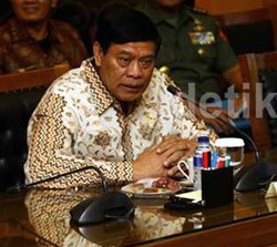 Menko Tedjo: Tidak Ada Gubernur Tandingan!
