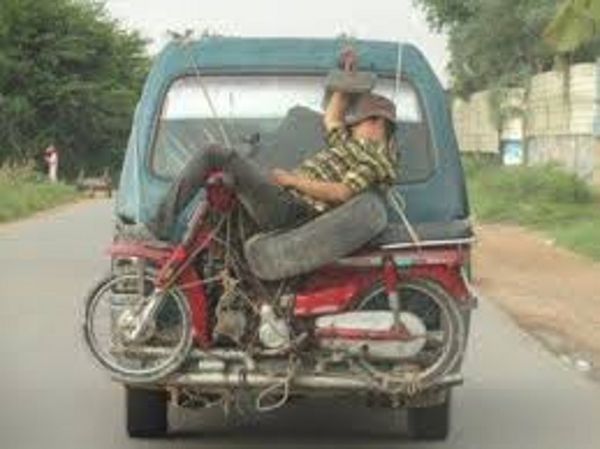 Aduh, Bahaya Tidur di Belakang Mobil!