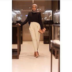 Hijab Style: Tampil Elegan Ala Selebgram Cantik Asal Kuwait, Asma Almulla