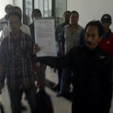 Anggota Dewan Selingkuh, Warga Malang Datangi Kantor DPRD