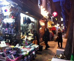 Insadong Street, Tempat Belanja Suvenir Khas Korea yang Mirip Jalan Malioboro