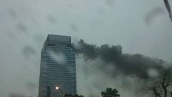 Gedung Baru di TB Simatupang Terbakar, Pekerja Bangunan Berhamburan