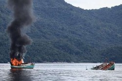 Begini Gigihnya TNI AL Ledakkan 3 Kapal Vietnam Pencuri Ikan di Anambas