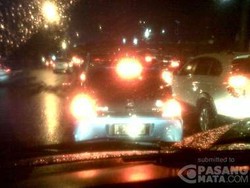 Diguyur Hujan Sejak Siang, Ini Sejumlah Titik Macet di Ibu Kota