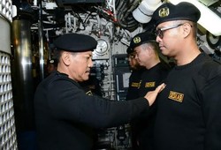 Jonan, Indroyono dan Andi Widjajanto Jadi Warga Kehormatan Kapal Selam TNI AL