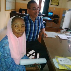 Keluguan Nenek Wati yang Suaminya Dibui 2 Tahun karena Tebang Kayu Bakar