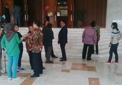 Paripurna Ditunda Via SMS, Anggota DPR Tinggalkan Ruang Paripurna