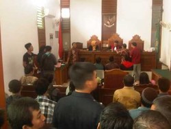 Ratusan Pelanggar Lalin Antre Sidang Tilang di PN Jaksel