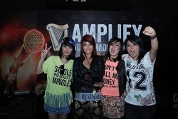 Band Perempuan Surabaya, Go!Go!JiLL, Akan Rekaman dengan Produser U2