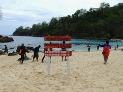 Teluk Hijau Banyuwangi Penuh Turis, Haruskah Infrastruktur Dibenahi?