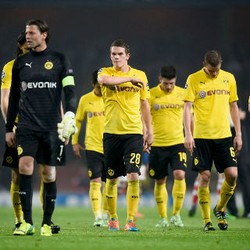 Keterpurukan Dortmund: Berguru Kepada Oasis dan Filosofi Sosis