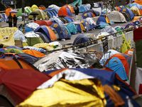Tolak Mundur, Demonstran Hong Kong Bertahan di Tenda