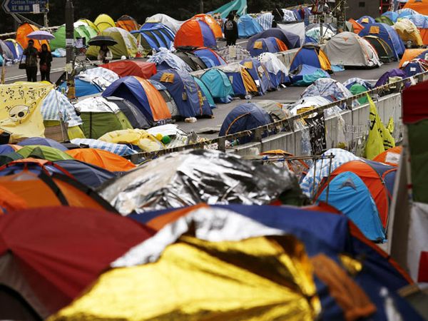 Tolak Mundur, Demonstran Hong Kong Bertahan di Tenda