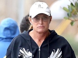 Ayah Tiri Kim Kardashian Kembali Dikabarkan Ingin Ganti Kelamin