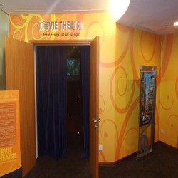 Bosan Menunggu di Bandara Changi? Nonton Bioskop Yuk, Gratis