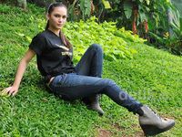 Kia Poetri si Cantik Pecinta Ducati