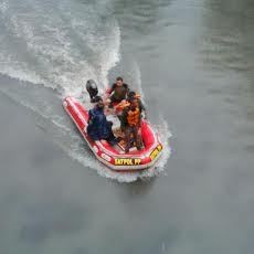 Niat Berenang, Malah Terseret Arus Sungai di Kalimas