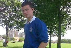 Diduga Terpengaruh Musik Cadas, Remaja Polos Tewas Bunuh Diri