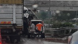 Tak Ada Korban dalam Kecelakaan Kontainer, Ford Everest, dan Truk di Tol Pondok Indah