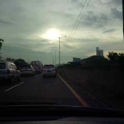 Ada Kecelakaan Truk di KM 13 Tol Cikampek, Arah ke Jakarta Macet 4 Km