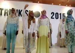 Ria Miranda Gandeng Desainer Jepang, Rilis Busana Muslim untuk 2015