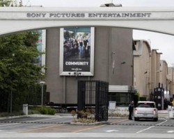 Tak Cuma Meretas, Hacker Teror Karyawan Sony