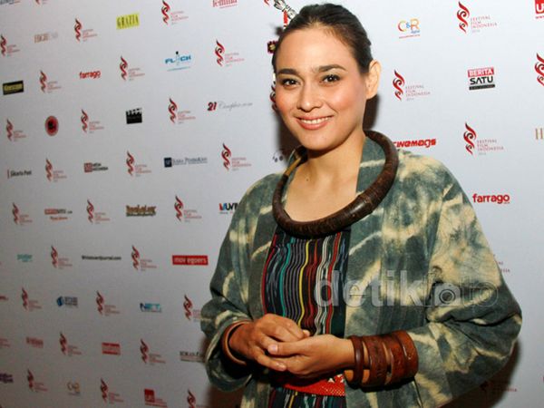 Baju Ombre Ine Febriyanti Ini dari Sampah Lho...