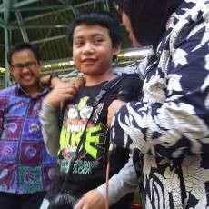 Dicurhati Warga Surabaya, Risma: Sesuk Sekolah Sama Bu Wali Yaa..