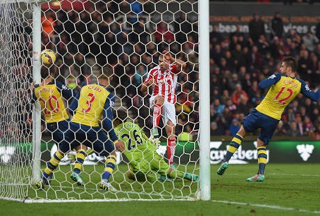 Arsenal Dikalahkan Stoke 2-3
