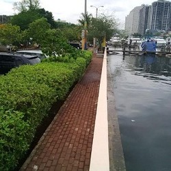 Air Laut Pasang, Air Mulai Merembes dari Tanggul di Marina Ancol