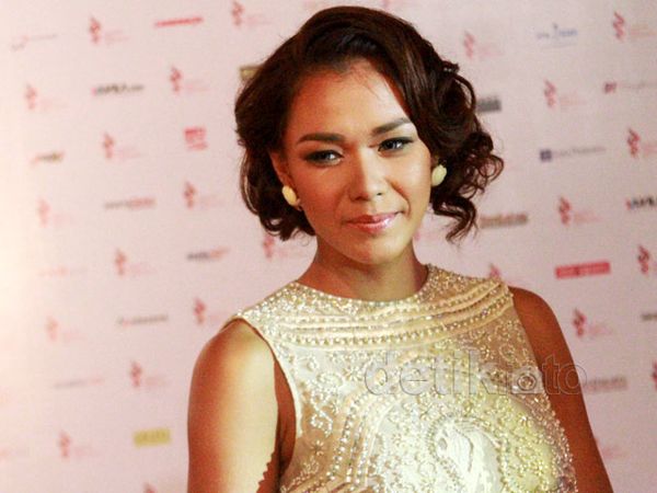 Exotic and Elegant, Adinia Wirasti