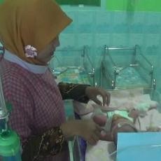 Bayi Ini Ditemukan Warga Saat akan Dimakan Biawak
